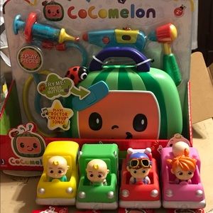 CoComelon Musical Doctor Checkup Set & 4 Vehicles